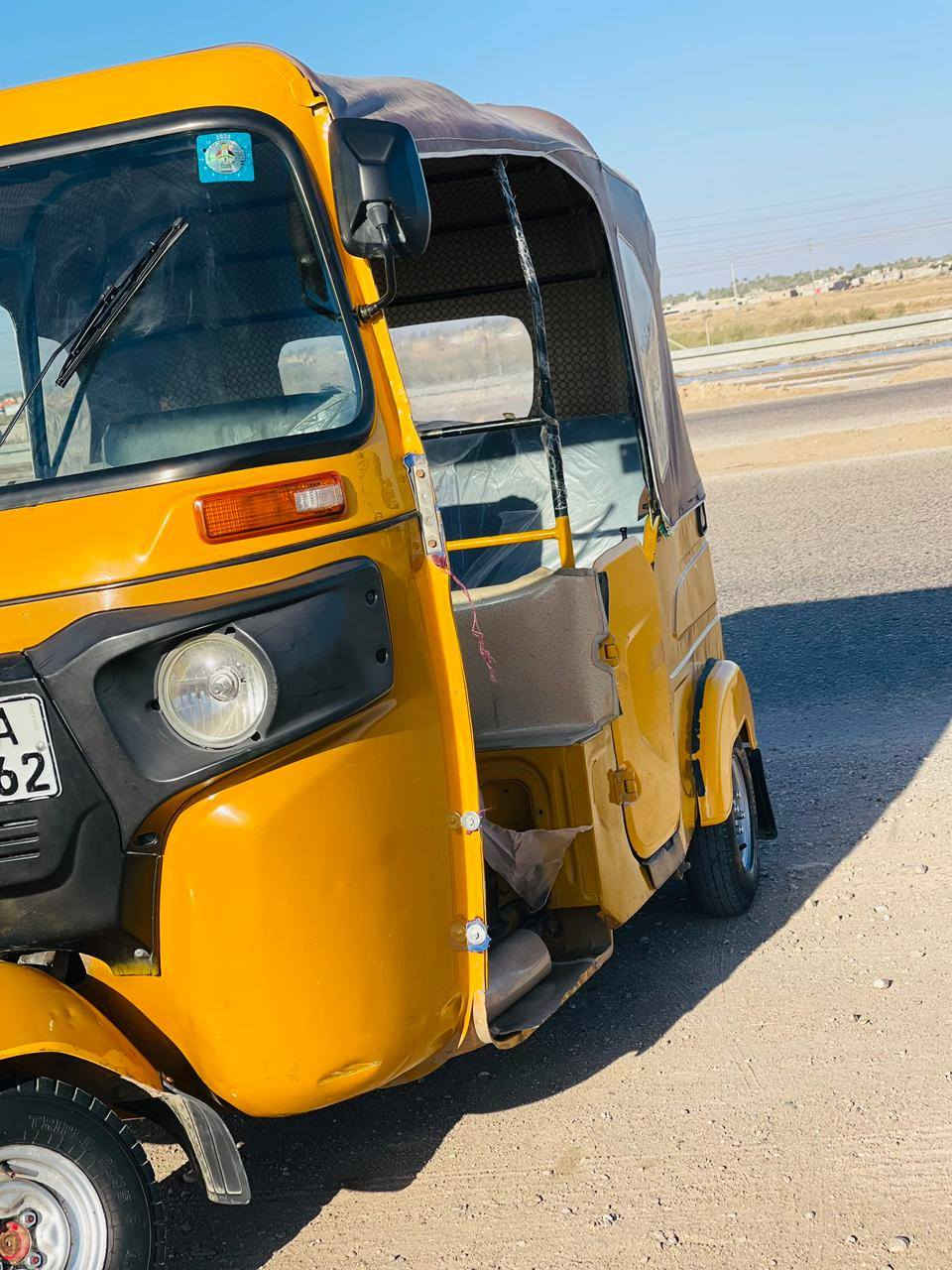 سلام عليكم تكتك موديل 2021شهر 4تكتك مرقم كشره بيها طخات  قليله محرك مفتوح  جاهزه ما عوزها شي تغم تايرات سعر 6600 وبيها مجال قليل مكان العماره رقم ***********
