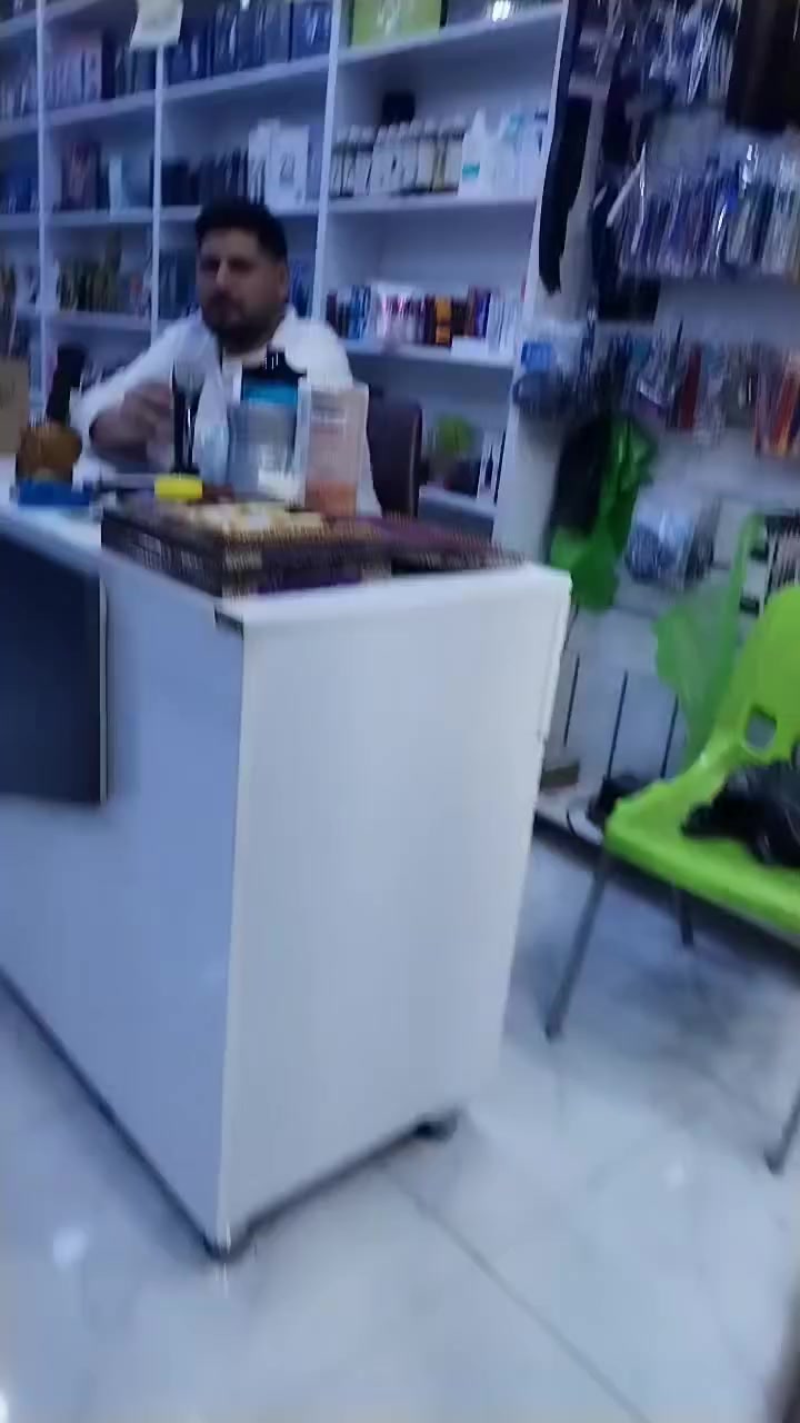 تجهيز الصالونات الرجاليه والنسائيه بأجود الاجهزه. ومواد التسريح ..؛ عنوان سماوه الرميثه. قرب فلكه ثورة العشرين. يم المول شارع  المصولبه.. يوجد خدمة توصيل جميع المحافضات  العراق رقم ***********
