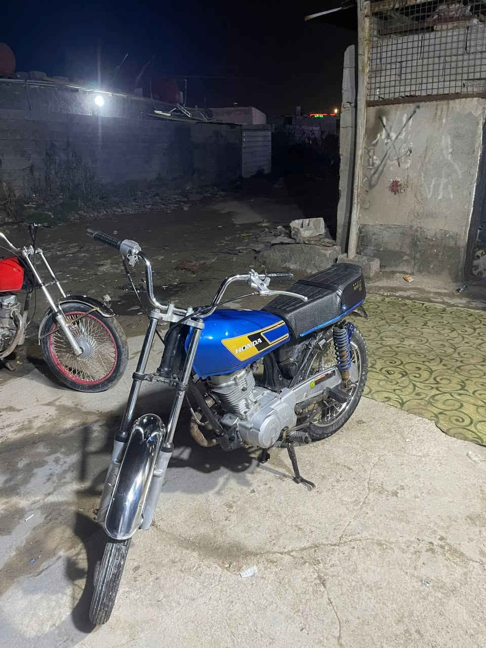 دراجه ايراني نامه للبيع دراجه خير من الله دك هندر وين ماتريد روح السعر 350مجفته البصر
***********
