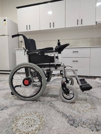 كرسي متحرك • قابل للطي • بشدار السليمانية