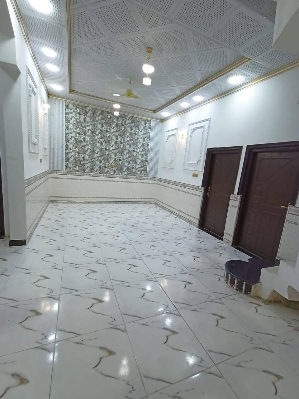 اسعد الله اوقاتكم بكل خير 

***********

عن توفر بيت للبيع  

[#مساحة]( 200 متر 

طابو زراعي عراقي وكاله ونسخه من طابو

يحتوي البيت على 

غرفه نوم 2

ديوان

مطبخ

صاله

صحيات داخلي وخارجي

[#البناءجديد درجه اولى 

منطقه هدوئ

 ومتوفر بيها

جميع الخدمات  ماء كهرباء 

مدارس حكوميه ومدارس اهليه 

شارع 8 متر 

[#السعر 110وبي مجال

[#العنوان بصره ابي الخصيب  

حمدان المعاريف  طريق سيد حامد

جميع الخدمات ماي كهرباء شارع 8 متر 

فارق جاهز للسكن تستلم بيتك عند المكتبة مباشر 

منطقه بقمت الروعه تجي وشوف بلخدمه
