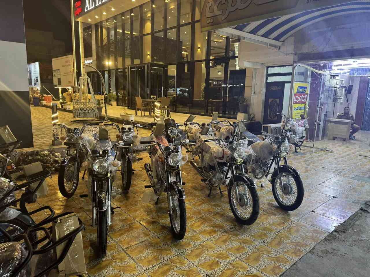 السلام  عليكم يوجد دراجات ناريه  بنظام قصط مقدمه 100كل شهر 100  بنظام كفيل  أو. ماستر  لعنوان حي المعلمين قرب المعموري ابو كص رقم ***********
