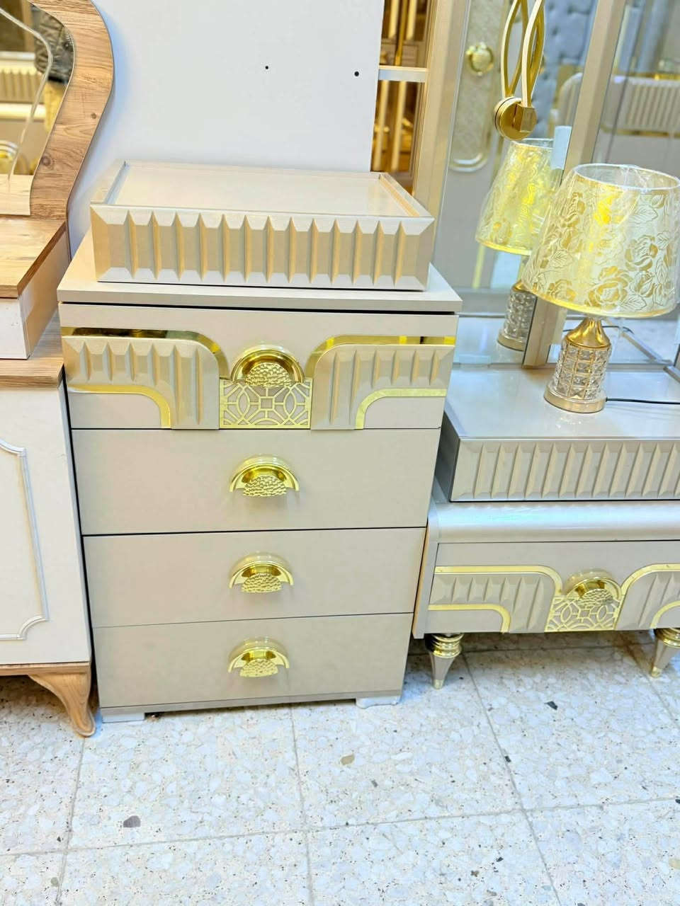 ✨ غرفة تركيه🇹🇷  اصليه صبغ حراري  11 قطعة 
 نظام أبواب موديل حديث 
سرير مخزن عملي
 ضهر بلوك
 قماش وتر بروف أصلي
✨ نظافة 95/💯
شد ونقل مجاني داخل بغداد
 توصيل للمحافظات بكروه
*********** واتس اب
