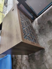 ميز مكتبي • نضيف