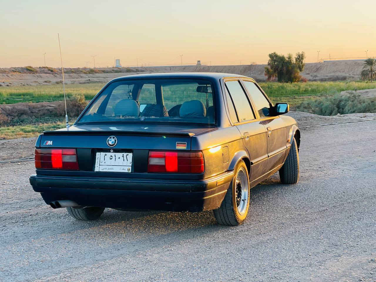 السلام عليكم
للبيع E30 .BMW (زعره) 
الموديل : 1991
الرقم : بغداد الماني بأسمي  
الوارد : يابان (مفتوح) 
حجم : 325
كير : اوتماتيك 
محرك : 2500 
جام كهرباء 
ويل BBS 
السيارة صبغ عام بدون ضربه بيها جامرلغ امامي ايمن جارد فقط 
مكينه كير نشطة . 
السياره نظيفة ونصبتها حلوه 
السعر . 55 ورقة 
مكانها ديالى/ الخالص 
للأستفسار ***********
