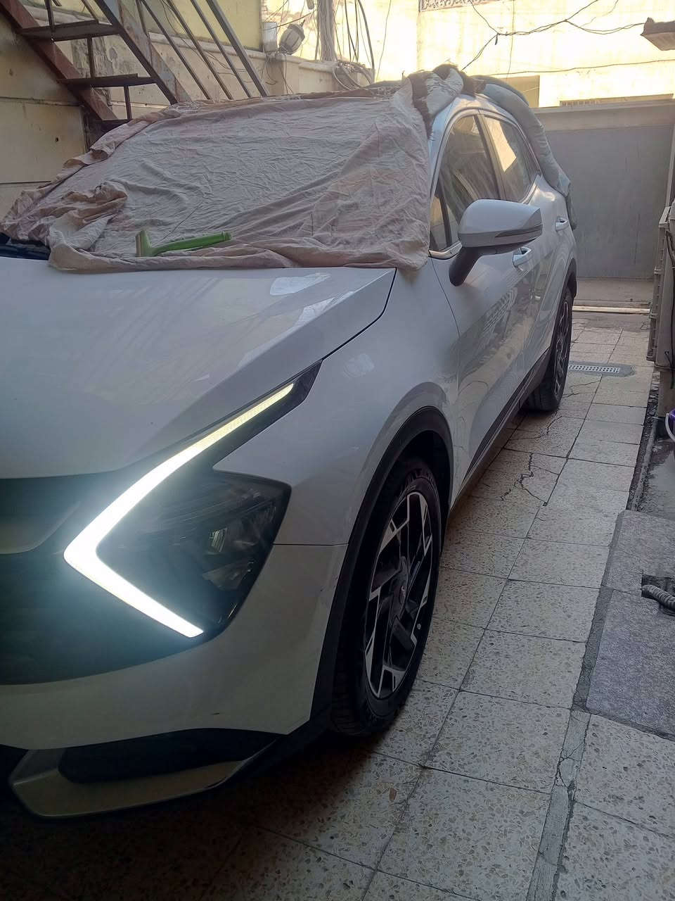 السلام عليكم للبيع كيا سبورتج موديل 22
خليجي 
نص موصفات 
سويج عدد 2 
كامره وشاشه 
وتحكمات وشفتات ستيرن 
سبير منازل سياره ماخضه زيرو عا ايدي 
حساسات خلفيه 
بيها ملاحظة بيها رصعه بل جاملخ امامي 
وبيها بل بنيد حالوب 2
للاستفسار الاتصال *********** ابو علي 
سياره موجود بجانب لكراخ بغداد 
السعر 205 بيها مجال بسيط جدا
