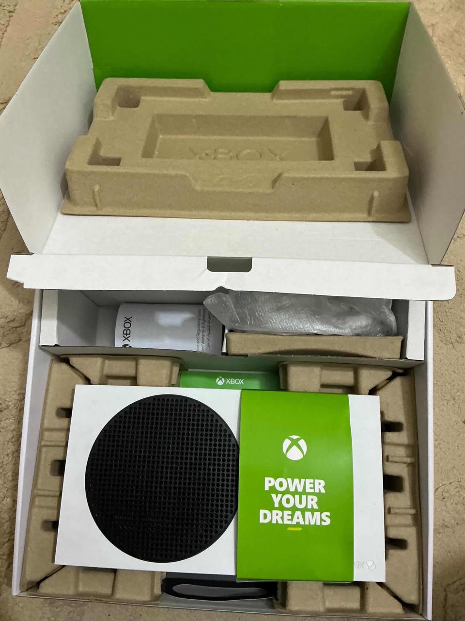 السلام عليكم اخوان اكس بوكس سيرس اس جديد كلش وبعده بكارنتونته ومستعجل عليه اريد ابيعه لحد يكسر بالسعر ، هذا صورته ونضافته فول ، 
وتجيك وياه يدات ثنين + بطاريات شحن وشاحنه + وفيفا اربع وعشرين 
السعر ب360 الف للتواصل خاص ❤️


**إذا كنت صاحب هذا الإعلان وتريد حذفه لأي سبب، رجاءا أرسل رسالة إلى الدعم الفني**