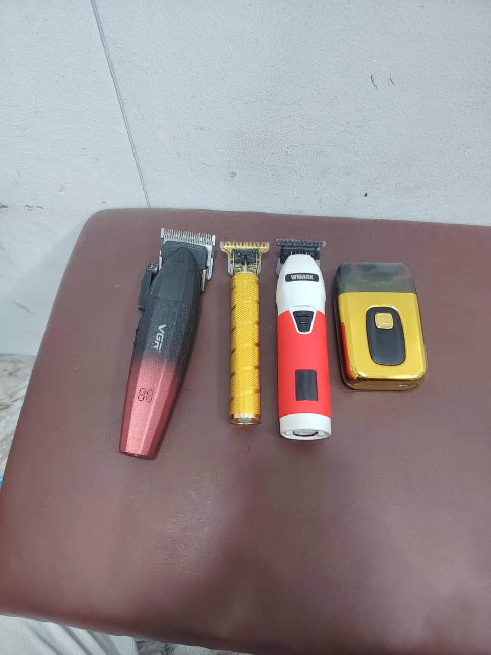 مكاين VGR صفر +تدريج (الصفر مكسور الموس مالتها )(التدريج كامله ما بيها شي ) السعر 40
مكينه فراري (مكسور الموس مالتها)السعر 30
مكينه فرعونيه اصليه مو العاديه +شبجه السعر 25وبيها مجال 
مكينه صفر جديده استعمال واحد سعر 20
مكاني البصره 5ميل 
رقم ***********
