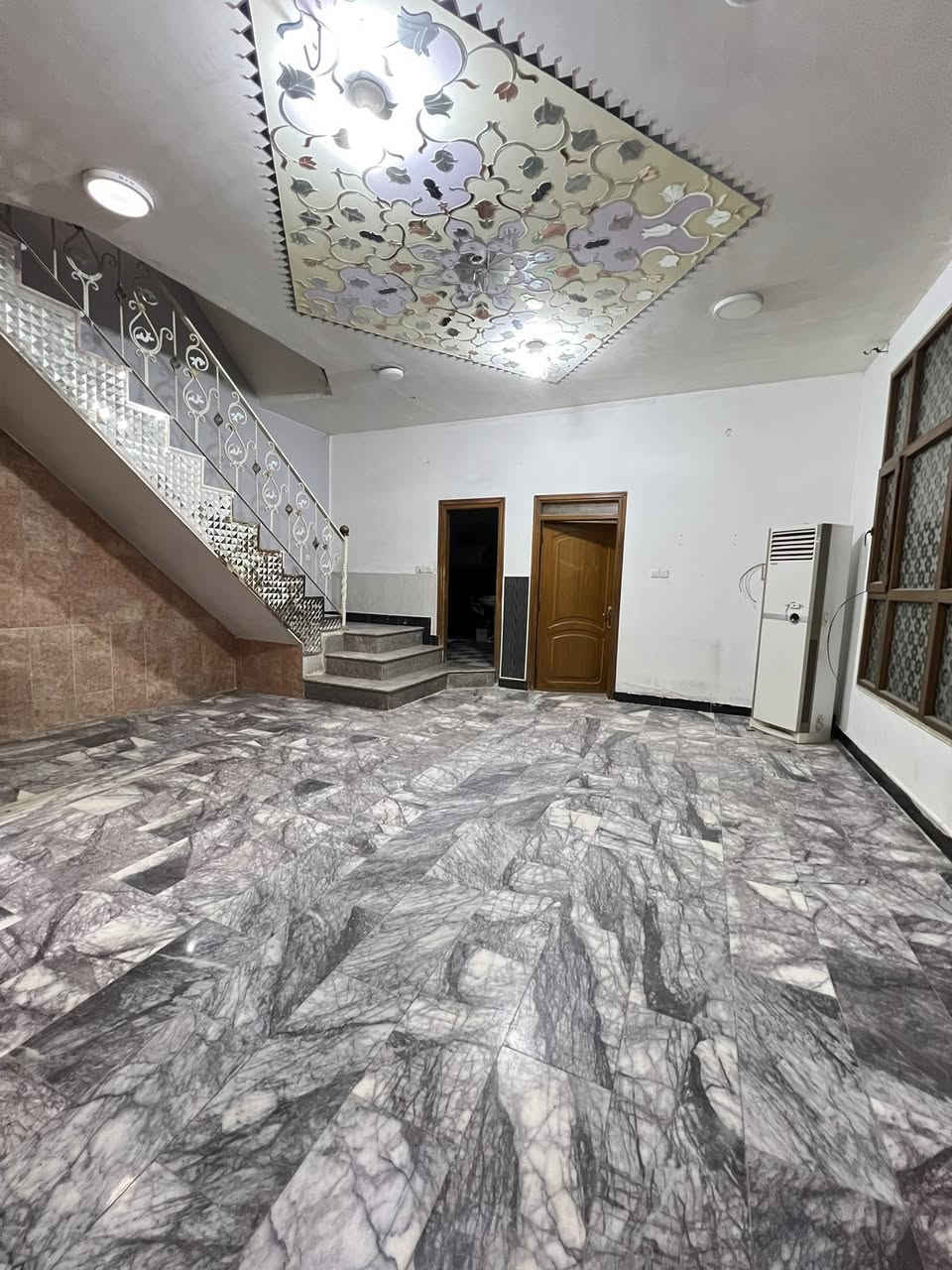 🏠دار للأيجـــــــــــار

فـٓـــي حــــــي الحگــــــام  قـــــرب مــــــول الحســــــن (ع)
_________________
المساحــــــة // 150م
الواجهـــــــــة // 7.5م
النـــــــــــــــزال // 20م
_________________

🧱🏗️ #الطابــــــــــــــق #الأرضـــــــــــــي
غرفــــــــــة وصالـــــــــة وهـــــــــول ومطبـــــــــخ ومجمــــــــــــع صحيــــــــــات وگــــــــــراج ...
🧱🏗️ #الطابــــــــــــــق #الثانــــــــــــــــي
غرفتيـــــــــــن وهــــــــــول ومجـمــــــــع صحيـــــــــات ...
_________________

____________💲
قيمــــــــــة الأيجــــــــــار مليـــــــــون  نهائــــــــــي
____________💲

_________________
#مكتـــــــــب
          🧱🏗️أمــــــــلاك بابــــــــل للعقـــــــار🧱🏗️
#الكائـــــــــن
   شارع_الكرامة_قرب_الضريبة_مقابل_التخطيط_العمراني
         ***********📞☎️📞***********
_____________________________________________
