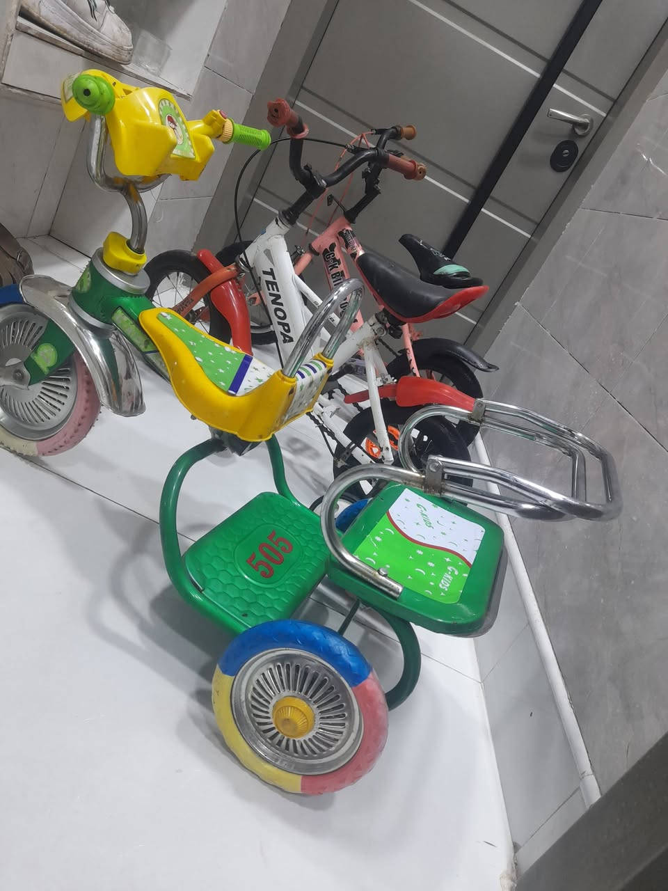 السلام عليكم 
متاح باسكل حجم ١٦ نوع أوربي ممتاز السعر ٤٠ الف وحجم ١٢ عدد اثنين نوعية أوربي ممتاز سعر الواحد ٢٥ الف ونوع ثلاث عجلات سعر ١٥ الف بعقوبة التحرير 
***********
