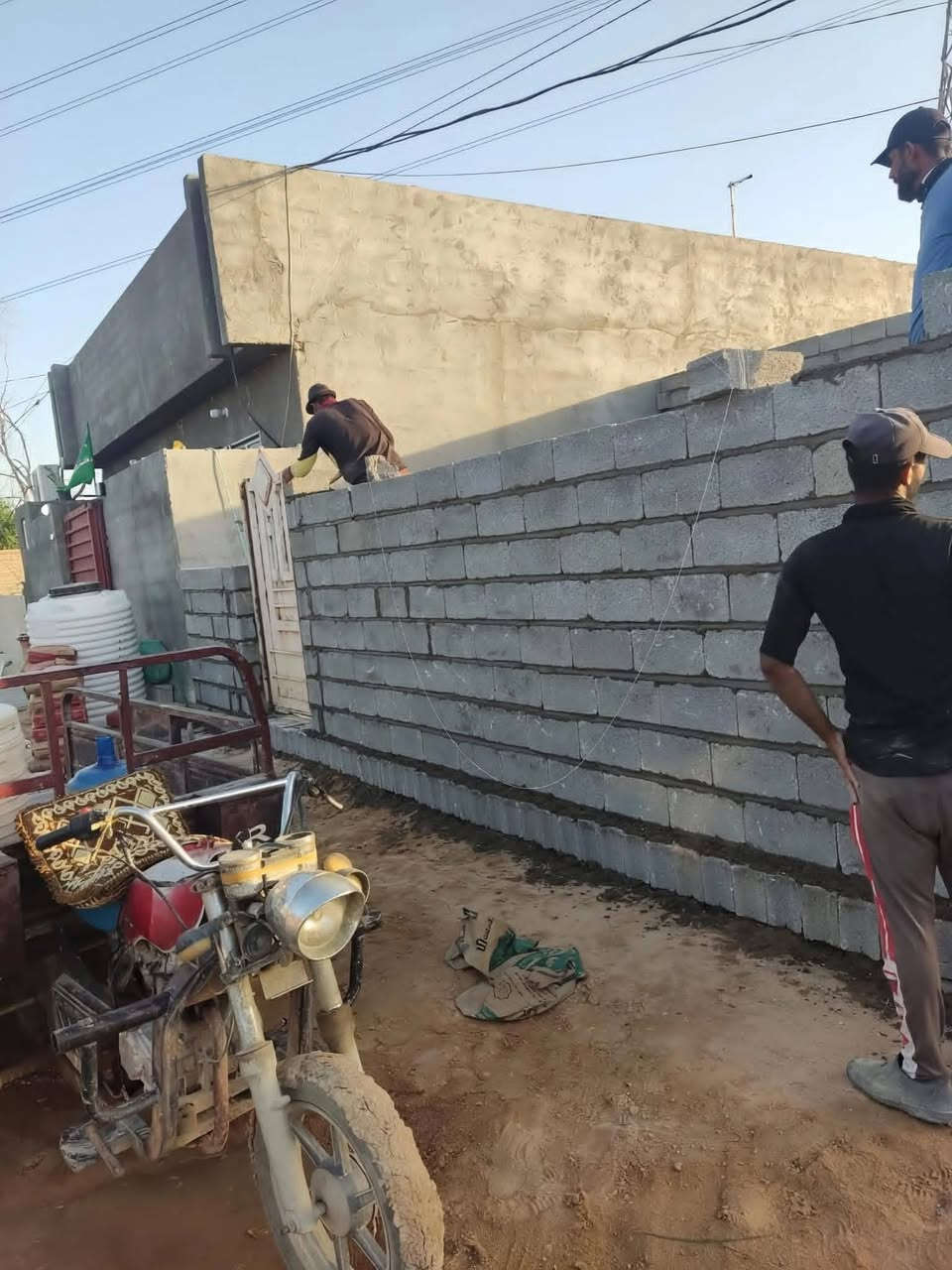 سلام عليكم خلفات بناء بلوك متفرغ حاليا شغل درجة أولى كربلاء ***********
