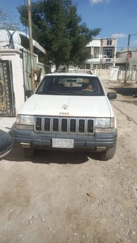 جيب شيروكي 1996 سياره نضيفه ومصروف عليها وجاهزه من كلشي تبريد شغال محو...