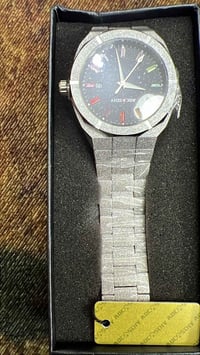 ساعة AOCASDIY السعر 35 الف للاستفسار 07716552914