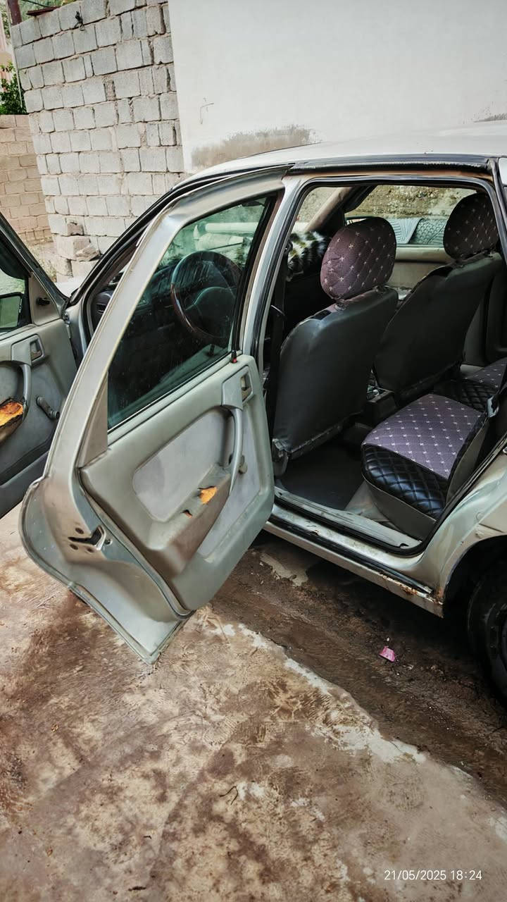 35 بيها تلحيظات كلش بسيطة تنزل من السعر
بإسمنا
91 محرك 2000 
محرك كير ممتازات كهربائيات كيجات شغالة
بعقوبة ***********
