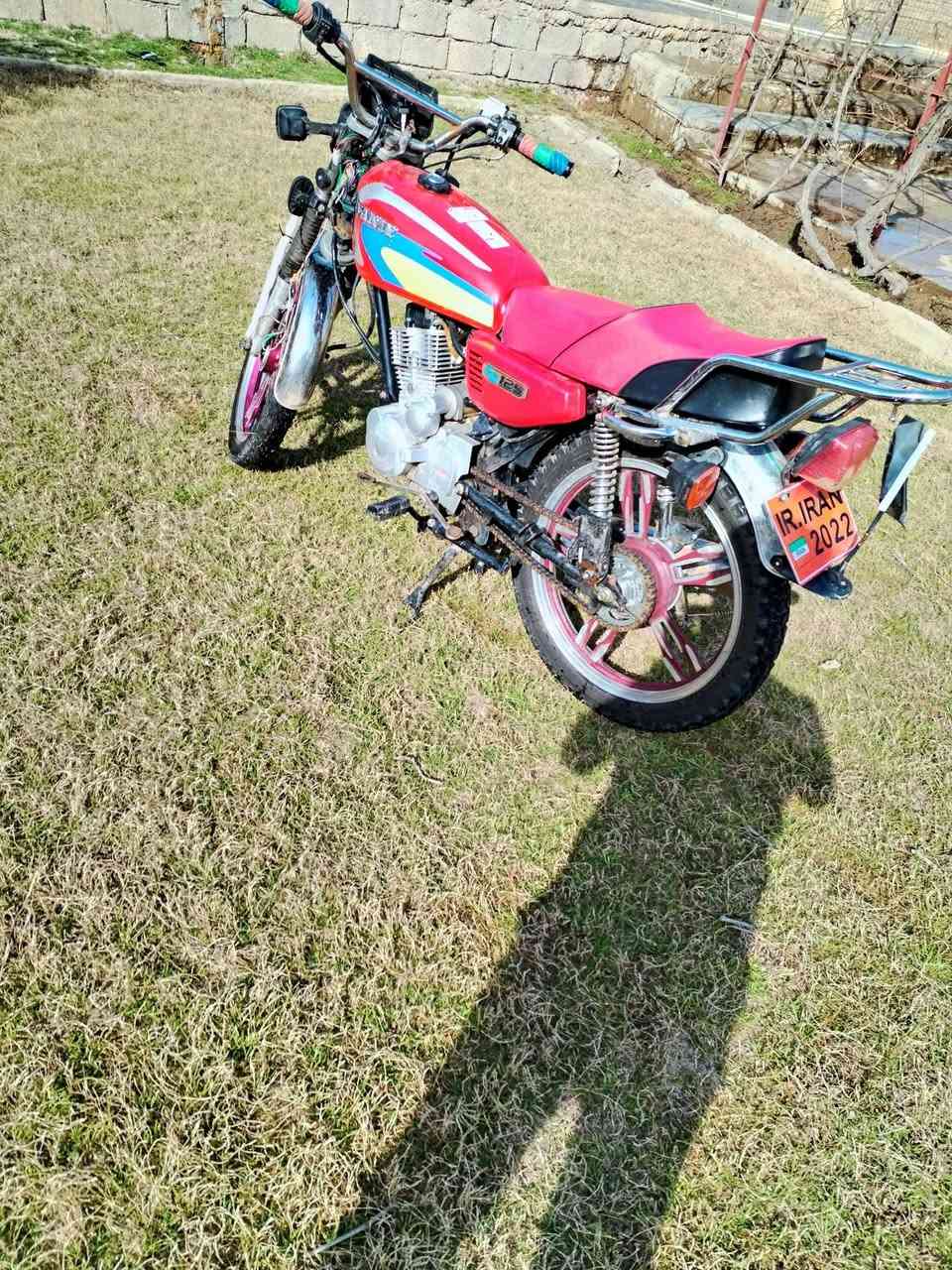 السلام عليكم مراوس
ماطور سيفان 
موديل 2021
ماطور شرط نشاط شرط رقم واحد ماطور كلو شرط 
محرك شرط ما مفتوه 
شرط صبانه ما طاخه كلو مكفول من الويل ايله الويل الرقم  ***********
