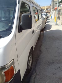 نيسان اورفان للبيع موديل 2007  مصفره هيه ضربه غرامات رقم نكليزي دوشمه ...