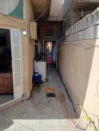 عندي بيت للبيع مساحه 100. السعر 40. أوقاف شارع غني موبايل 07713058107