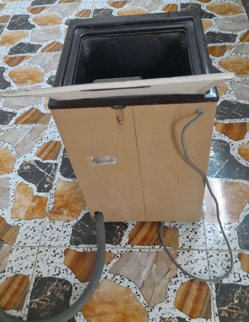 غساله حجم صغير ام الهيتر اسخن الماي شرط الشغل والنضافه ياباني سعره 65المكان حي السماح للإستفسار ***********
