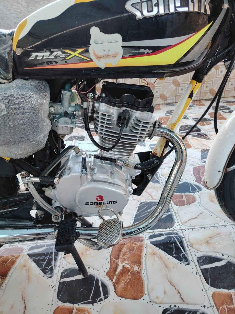 السلام عليكم سولنك موديل ٢٠٢٤ كلو شغال دبلات وياله لشه شرط محرك ما مفتوح نشاط ومعدل  رزانه فول وزن ثقيل باب اول قبق الزنجيل موجود كهرباءيات كلها شغاله مكاني الشركاط الساحل الايسر بلهيجل بلسلمان  ***********
