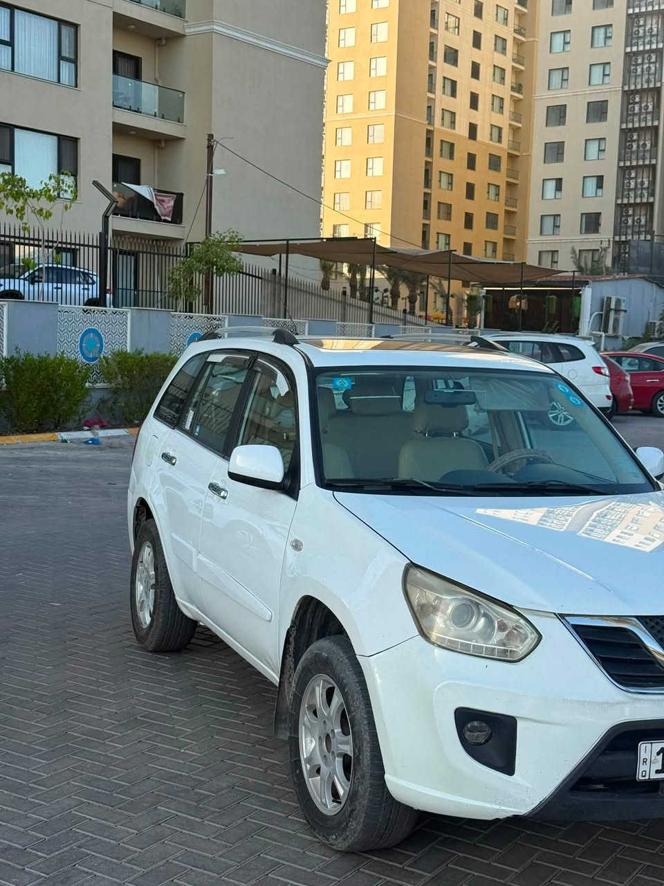 سلام  عليكم للبيع تيكو ٢٠١٤ رقم بغداد انكليزي الجديد بدون ضربة او تبديل   مابيها  اي نقص كير مكينه صدر أمامي خلفي كله تمام  مكينه ٢٠٠٠ كير ميكانيك المرغوب كشنات جلد بلاد تحكم ستيرن فتحه كهرباء شاشه كامره بلاد تبريد ثلج تدفئه بلكشنات  مكان السياره حي الجهاد  قرب مسبح الرافدين رقم الهاتف *********** السعر ٦٤ وبيه مجال حك الجيه تحويل ثاني يوم السياره باسمي
