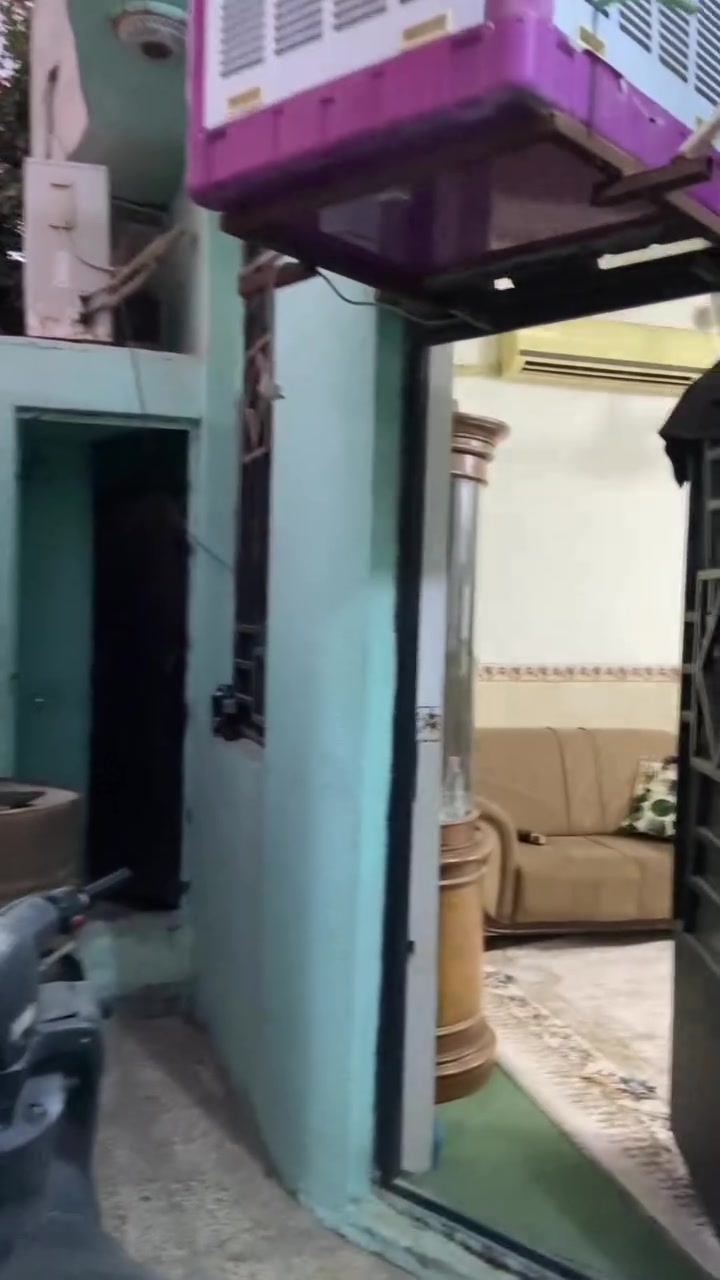 الدار للبيع كربلاء المعملجي خلف مستشفى الوارث الواجهه 7ونص 100متر  طابق ونص. يحتوي على استقبال وصاله وغرفه نوم وصحيات والطابق الثاني غرفه نوم. الاستفسار على الرقم ***********
