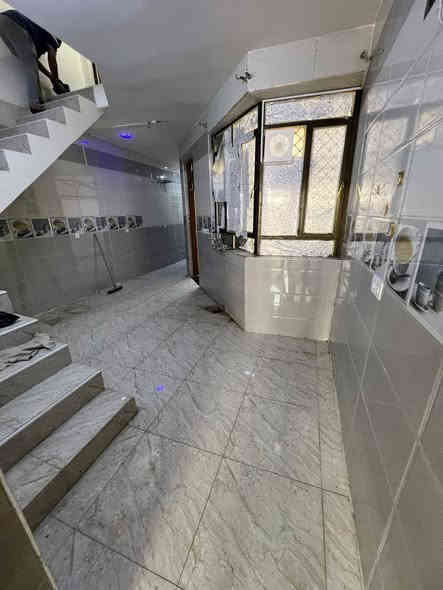 #للايجار_في_السيديه
————————————————
🏠طابق ثاني مساحه 120م نضيف جدا

يحتوي على غرفتين نوم وصاله ومطبخ وخدمات

بدل الايجار:-650الف 💵

✨قرب كل الخدمات✨
———————————————-
#للاستفسار__والتواصل
***********عبدالله مكتب التاج👑
