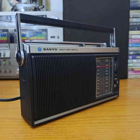 تحفه من نوادر اجهزه يابانيه
سانيو RP7410
انتاج اليابان 1970
جهاز نقص كارتون 
جهاز موجتين FM AM 
سحب ونقاوه صوت جدا قوي 
يعمل كهرباء مباشر وبطاريات 4 حجم وسط 
الاستفسار مراسلة الصفحه 
أو الاتصال***********
