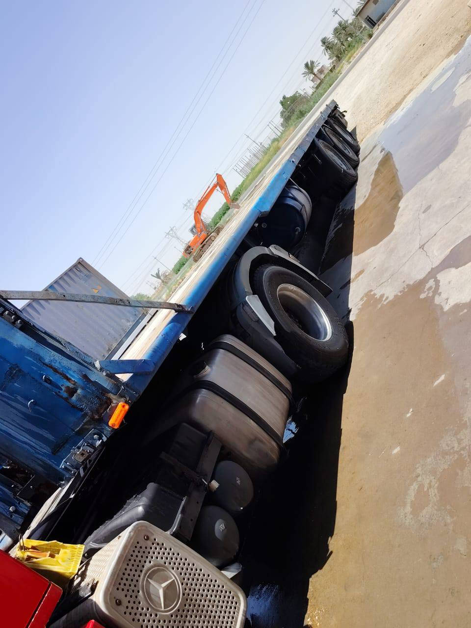 اكسور للبيع 
موديل2005
كير عادي 
سنويه لل 29 بسم عربي تحويل 
مكينه لاصرف ولاتبخير 
تاروسه دبل بستم
تخم تاير راس اوعربانه 
مطبخ ثلاجه قاعده سبيرات 
عربانه مزوج 11ثلاث دناكير
مكان واسط دبوني 
*********** سجاد
