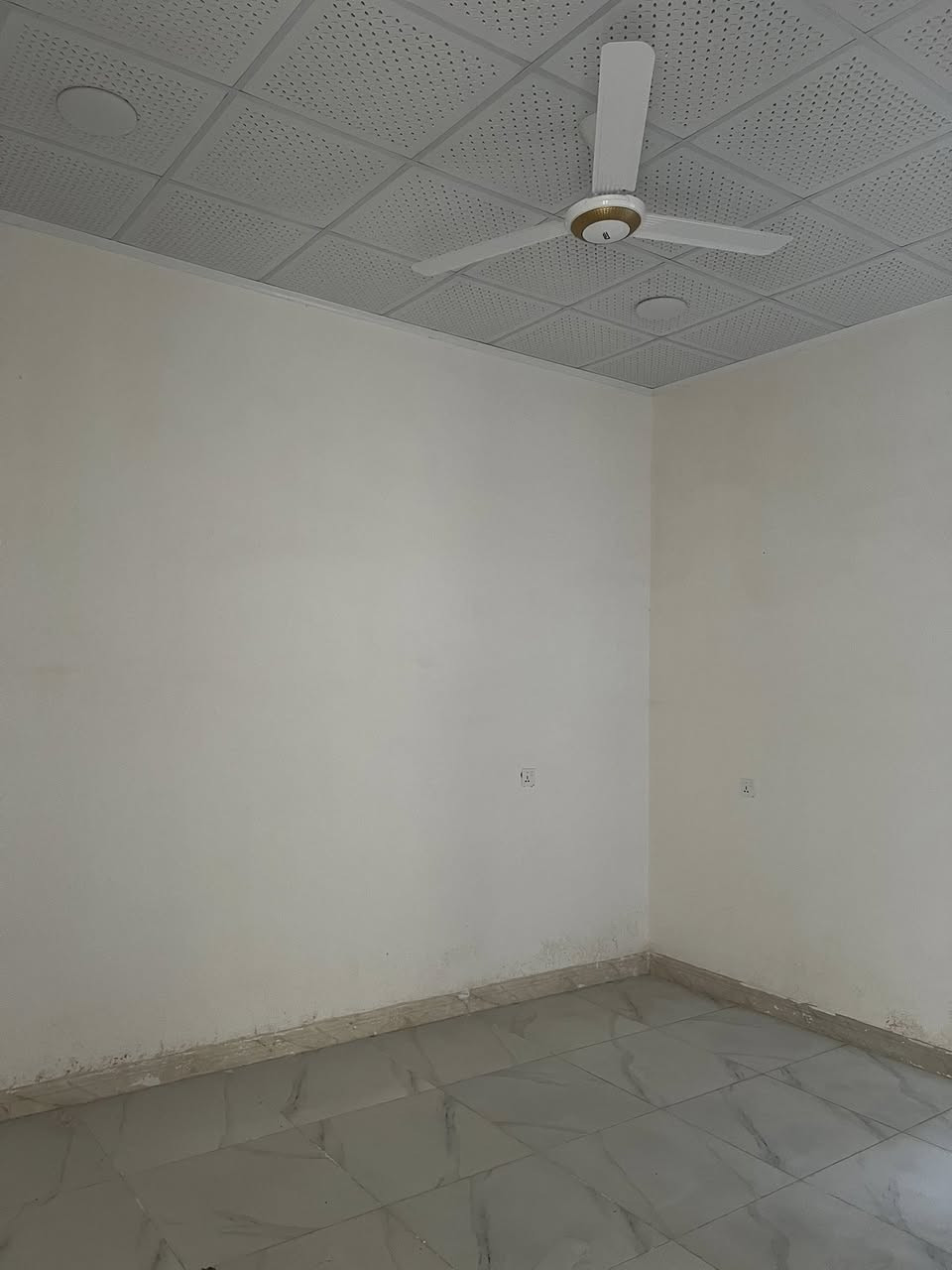 🏘🏘بيت للبيع ديالى خانقين / داره كوناره فرع معرض الشيخ طابو زراعي مساحة 100 مربع واجهة 10 والنزال 10 بناء حديث  صفر محد ساكن بي طابق واحد 

1 غرفة نوم واستقبال وصالة داخلية ومطبخ ومجمع صحيات داخلي وخارجي ومنور وبيتونه فول سيراميك وسقف ثانوي 

السعر 58 مليون بي مجال بسيط 

للأستفسار اكثر اتصال بالارقام فقط 
***********
***********
مكتب فريا موفق للعقار
