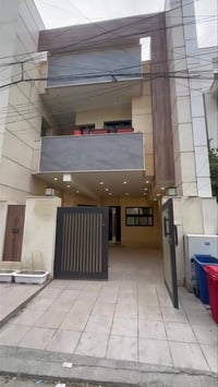 دار نظيف جداً للايجار 🏠 طابق أرضي معزول  مساحة الدار 260متر  يحتوي الد...