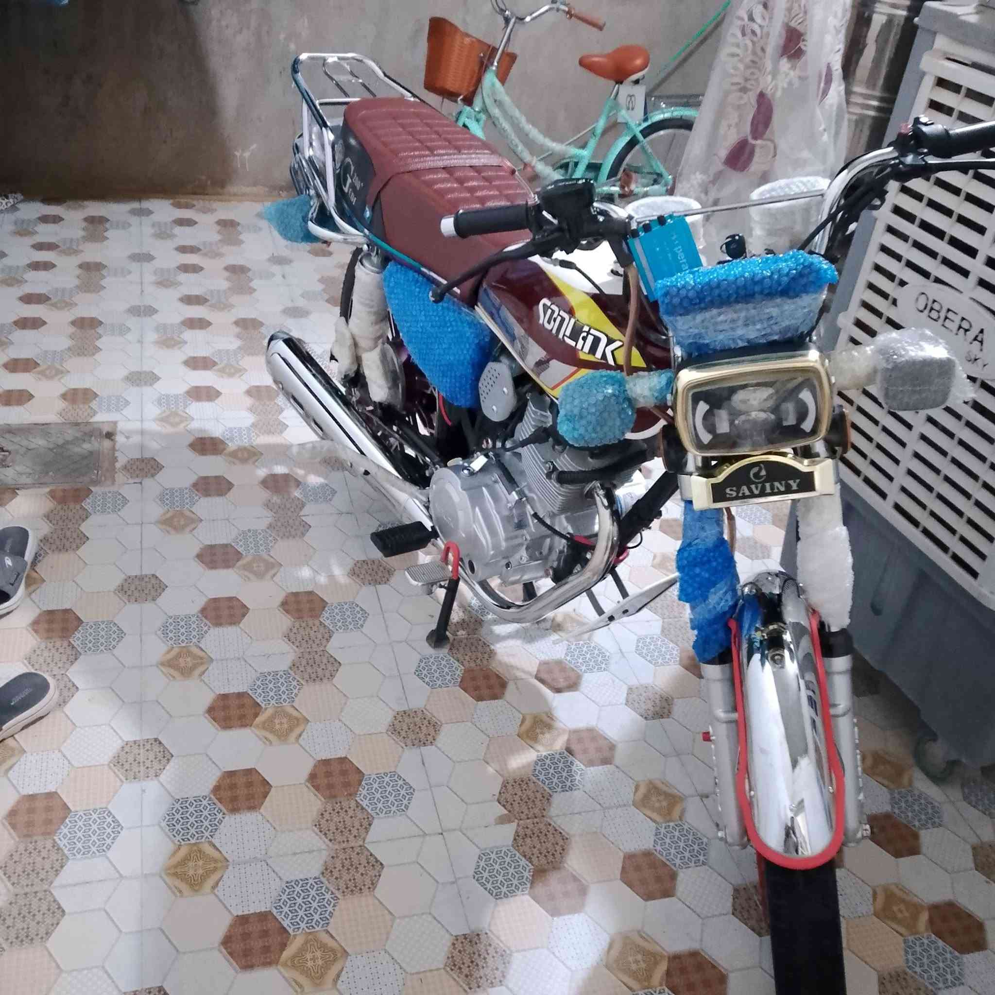 درجة البيع سيفان موديل 24باب الاول نظيفة مكان شهر بأن سعر 700بي مجال رقم ***********

