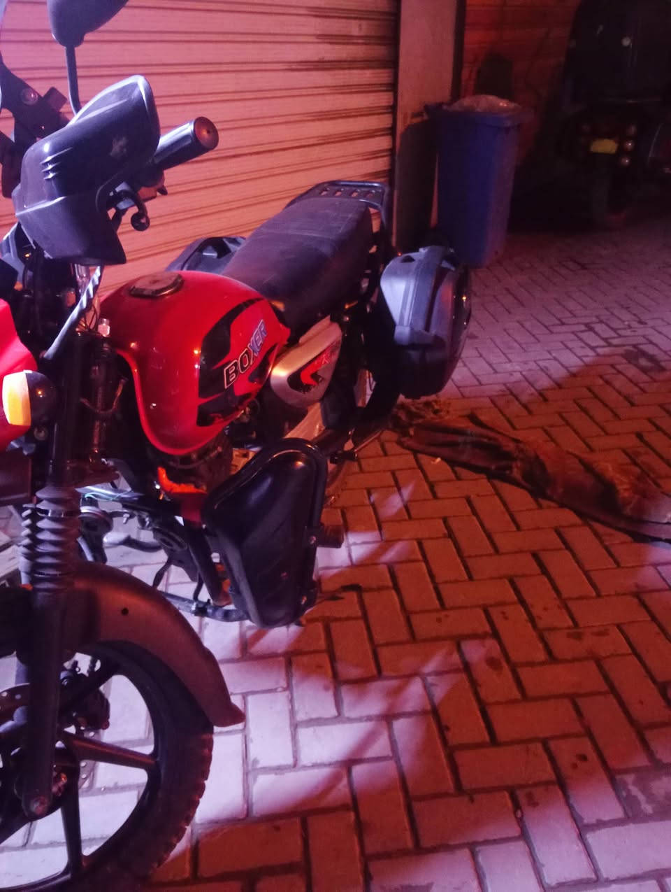 سلام عليكم دراجه بوكسر موديل 2023 دراجه اوراق سكنر يعني مسحوبه يقفلها كفاله عامه من السرقه ومن العشائر ملاحظه الدراجه ما نقصها اي شي تنكر وتطلع للشغل دراجه 1300 وبيها مجال مكاني بغداد مدينه الصدر اللي يحب يشتري يتراسل خاص بيع مستعجل ***********
