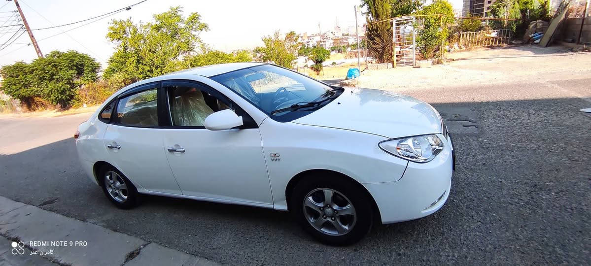 هۆندای ئەڤانتی سپی 2006 کۆدکراو بۆ فرۆشتن
گێڕ و مەکینەی بەشەرت
 ، تبریت سارد و گەرم بەشەرت
  ئاوێنە شەفت ، کوشن هیتەر 
کەڤەری نەگۆڕاوە و ناو و دەرەوەی جوانە
وەکوو عەیب لێی شک ببەم ڕاستی بێگرفتە ، ئەوەی بۆ  فرۆشتن قسە بێ ئەوەیە جەمپێکی بچوکی لای پێشەوە هەیە و سەقفی لەسەر ساغی بێ معجون  بۆیاغە و بەس .
ماڵی دۆستە و خۆم هەموو جومعان سەفەری نێوان ڕانیە و سلێمانی پێدەکەم بێعەیب و نەرم و خۆشە.
نرخ  47$  معامەلەیەکی زۆر کەم 
ژ.م/ ***********
***********
