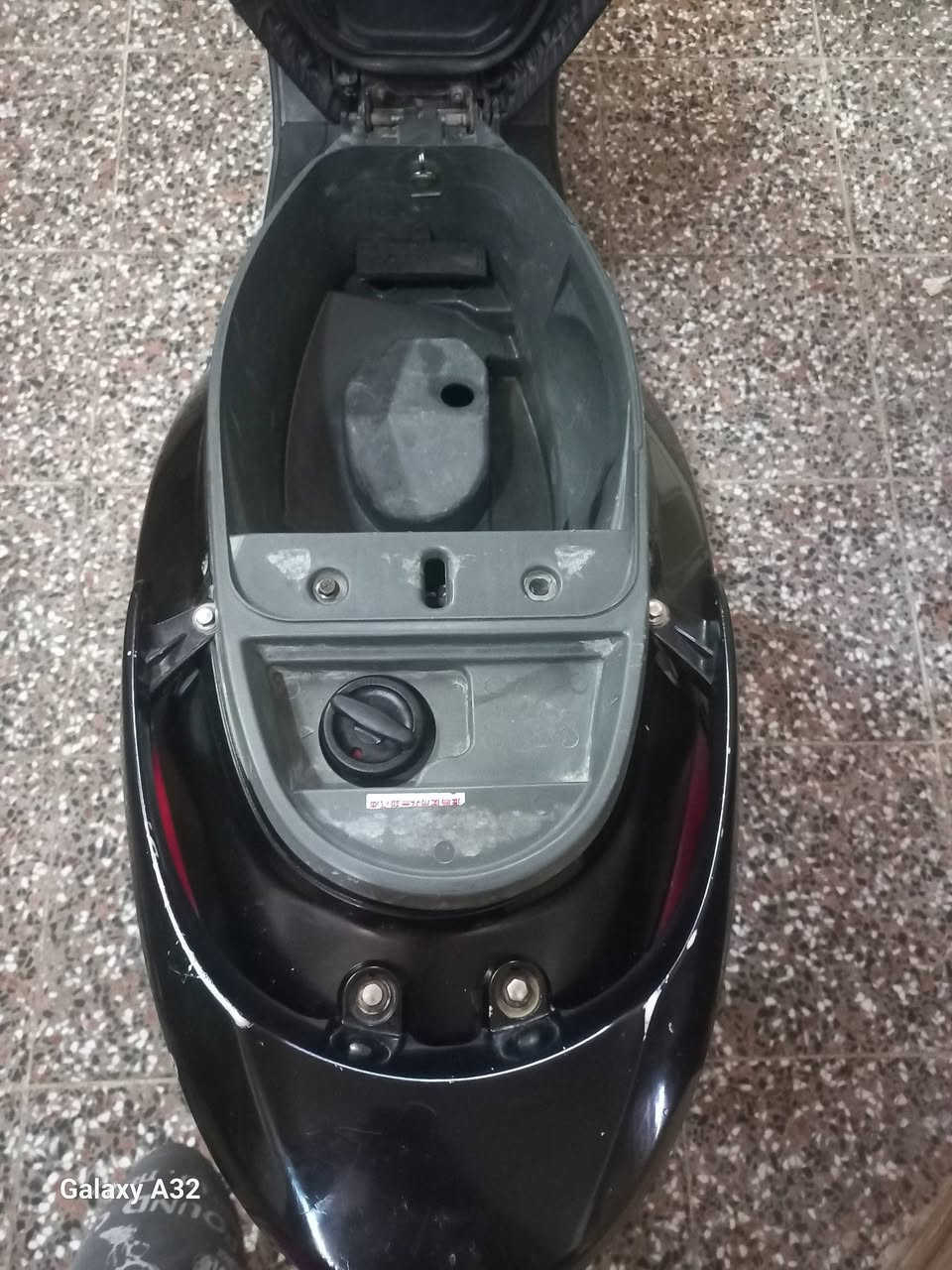 السلام عليكم بريز للبيع كلشي شغال كفرات اصليه  نضافه ٨٥ بالميه كدام عينك السعر ٧٥٠ وبيه مجال قليل العنوان مدينه الصدر خاص مفتوح رقم الهاتف ***********
