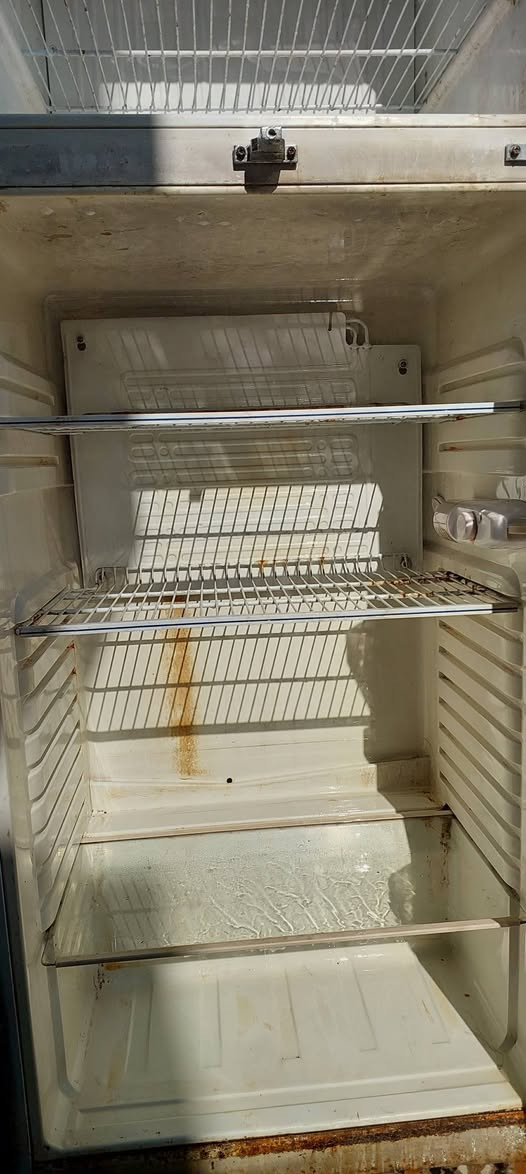 ثلاجة 18 قدم للبيع السعر 150 شغالة بالكامل العنوان الحبيبية
***********
