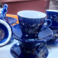 ٣ مواعين كرستال • مرشات ماء ورد • ٥ فناجين وقوري