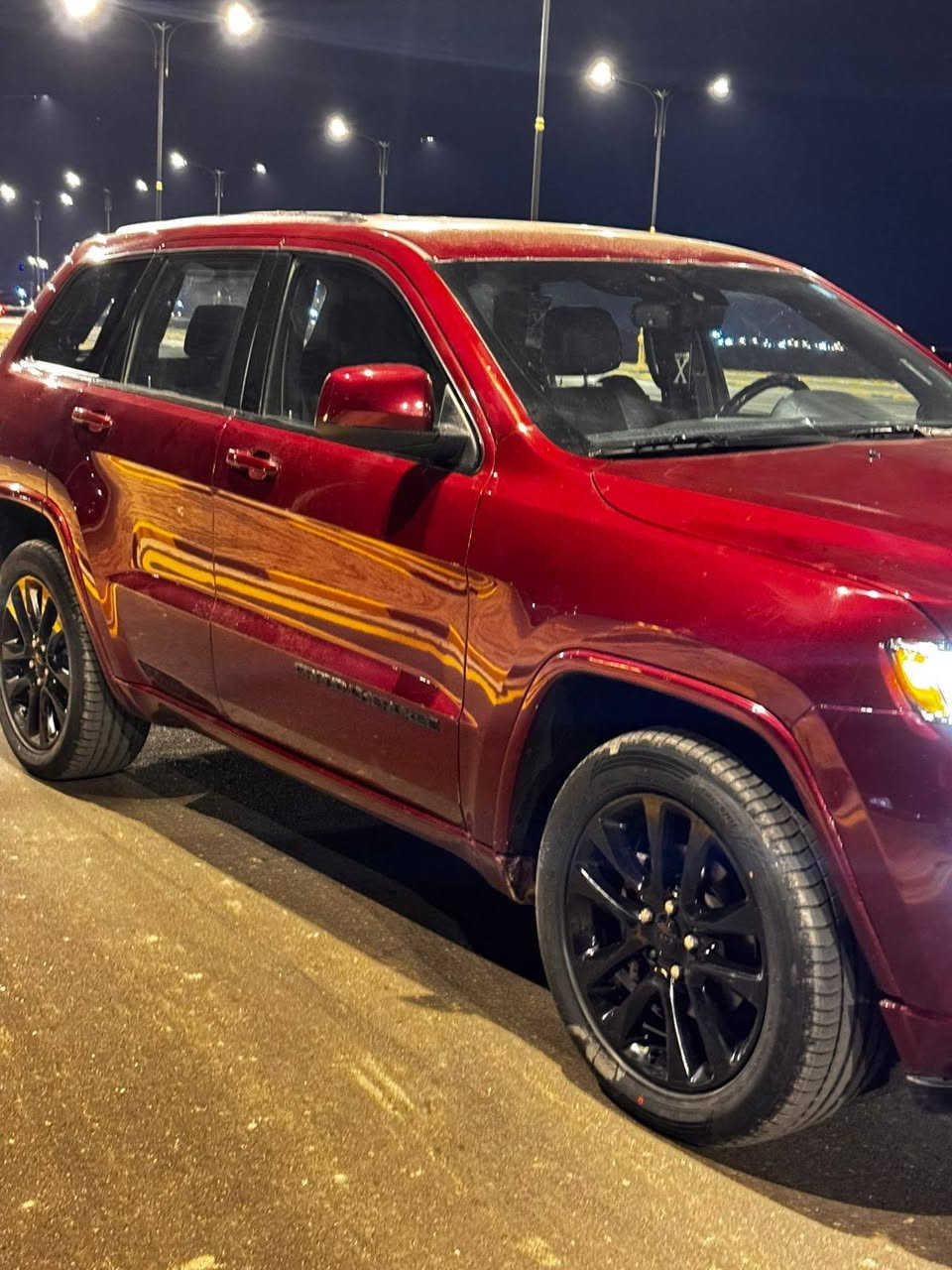 السلام عليكم جيب لااريدو 20 بلاك توب فول بصمه فتحه سلايت 
باب صندوك كهرباء شاشه لمس تبريد تدفئه كامره مكينه كير حداديه خير من الله  باقي تفاصيل ***********
