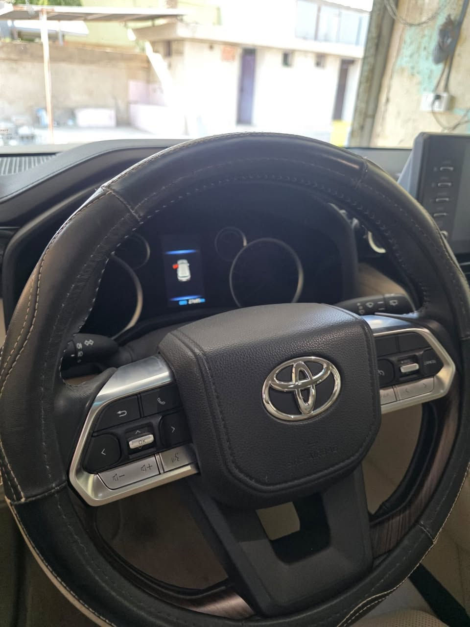 لاندكروز 2024 gxr ساز مكفول ماشيه 30 
السعر 67
***********
