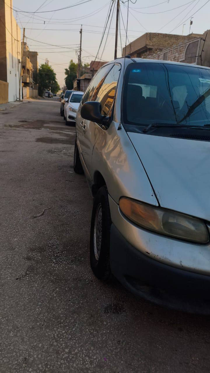 سلام عليكم دوج كرفان موديل 2000 رقم ***********
