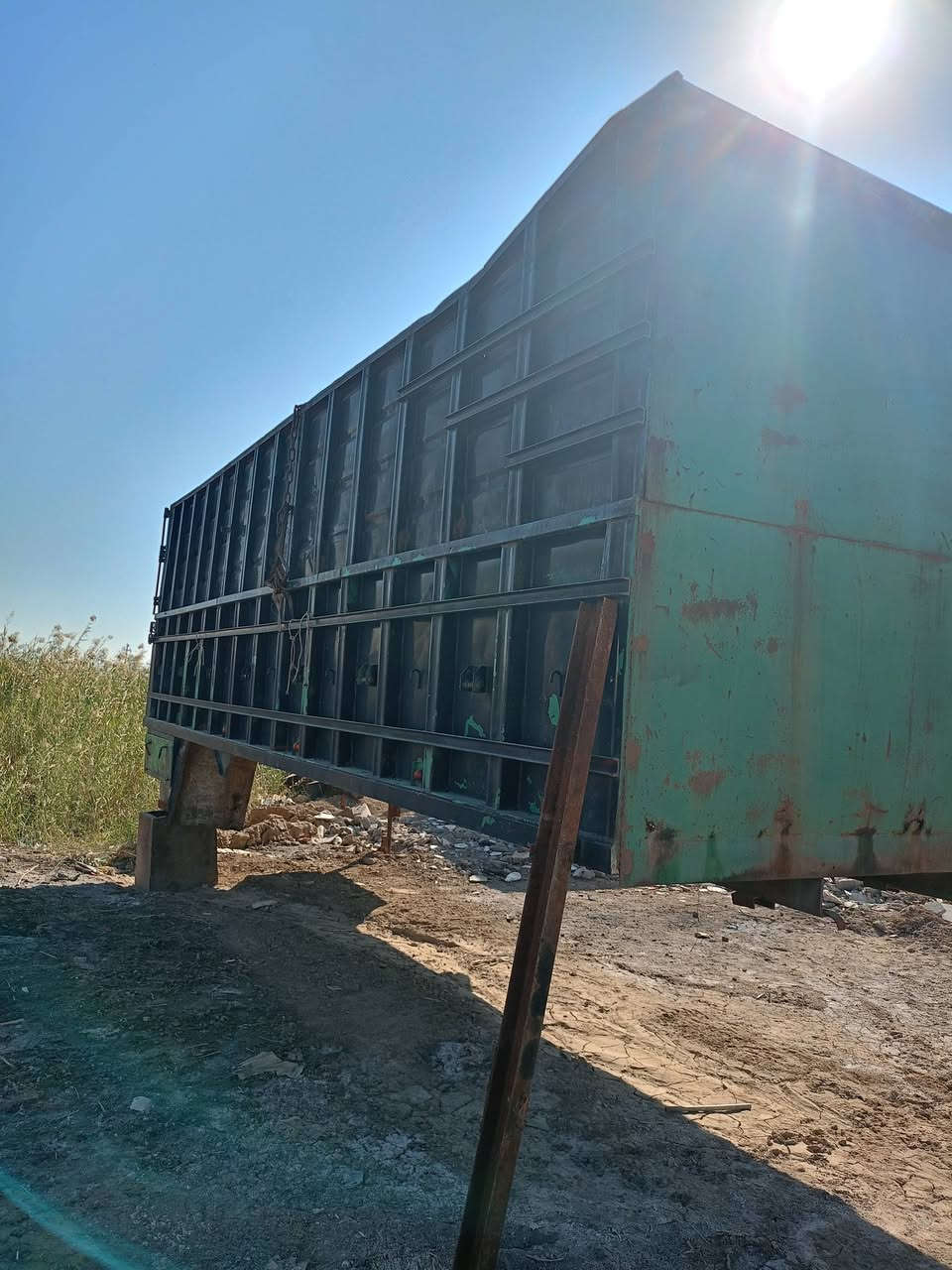 بدي للبيع طول 7ونص
ارتفاعه 2وعشره وهاي صوره كدامكم لحد يجي خاص ويكلي دزلي صور شراي انتصل *********** الموشراي لا يخابر رجائن
