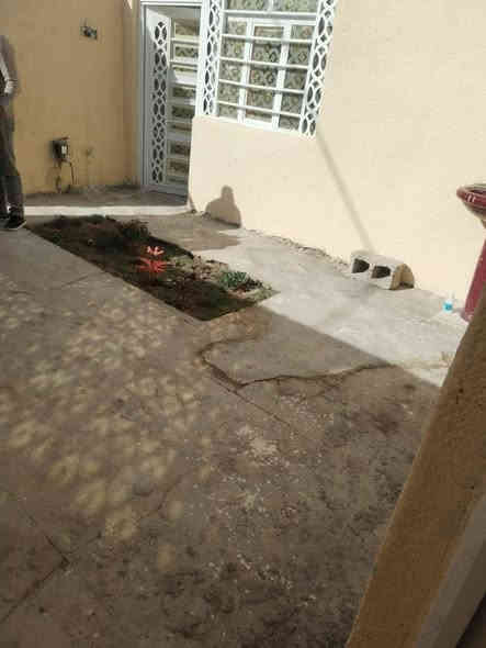 بــيــت 100 متر بناء بلوك عكاده 
نضيف مشمول بالتطويب … خدمات متوفرة …
غـــــــرفــتــيـــن صــــالـــه اســـتــقــبــال مــطــبـــخ تـــخــاريـــج 
سعره مناسب جدا   ( 20 ) بي مجال 
عنوان البيت شارع المطار القديم خلف اسواق الامير شوي ليجوه 
منطقة هادئة جدا …
للاسـتـفـسـار *********** واتــســاب +اتــصـال
