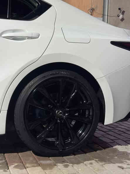 السلام عليكم 
لكزز ıs 350 f sport 
موديل 2023 
ضرر 4 قطع 
 ‎موصفات Fsport. فول موصفات 
‎-ماشيه 19  الف  .. ميل 
‎-كشنات تدفئة تبريد  -6سلندر. محرك 3500cc 
‎-داخل اسود  بلادي 
‎-عداد دجتل 
‎رادار امامي جانبي +توقف ذاتي+ تحديد مسار +قياده أليه 
كير عصا 
فتحة سلايد 
ويل كب كروم مصبوغ اسود لماع 
تنفس طبيعي 
مغلف ppf طافي 
للتواصل واتس اب فقط 
مكان السيارة بغداد 
***********
