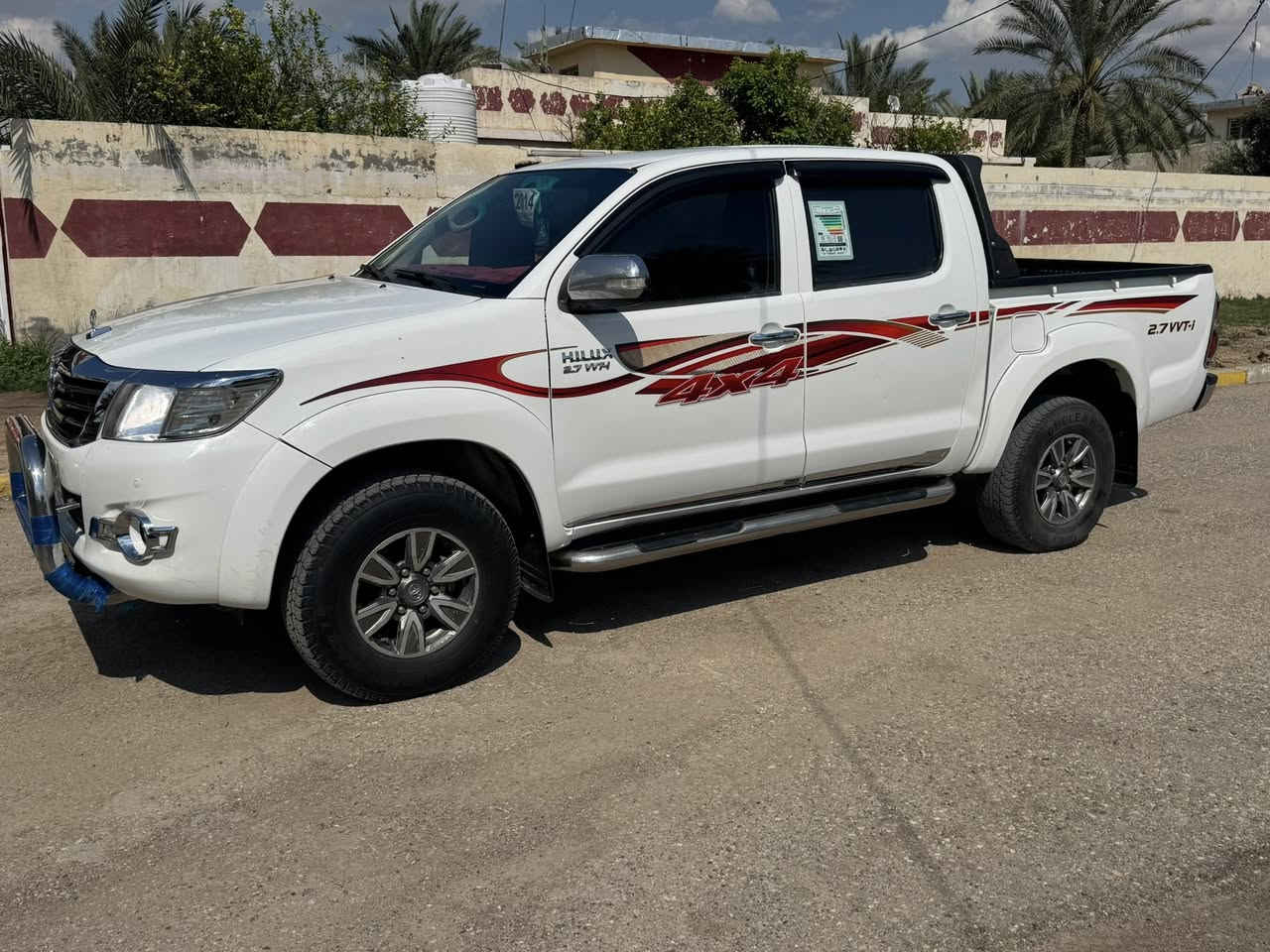 هايلوكس فور ويل 2014 سعودي أم الجود 
كفاله عامه ماشيه 180 
تخم تاير حداديه جديده 
محرك ما مفتوح 
كير عادي 
سعر 200$ وبيه مجال 
مكاني واسط العزيزيه 
***********
***********
