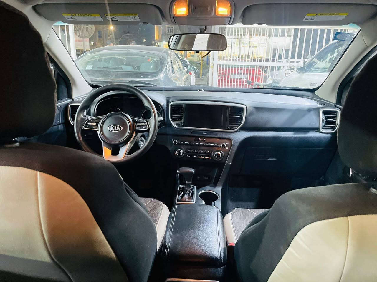 سلام عليكم كيا سبورتج موديل 21 ورد امريكي بيه قطعتين صبغ بدون تبديل بدون شاصي رقم مثنئ حره تحويل ثاني يوم السعر 165 وبيه مجال *********** او ***********
