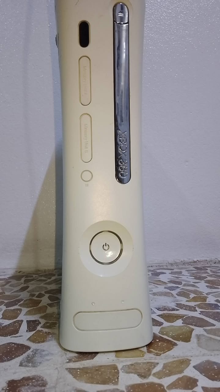 اكس بوكس 360 فات
___________________________
يجي معا هارد بي اكثر من 140 لعبة 
جي تي اي 5 و 4 و سان أندرياس 
ريديد 1
ريزيدنت ايفل 2 و 4 و 0
فورزا هورايزن 4
كول وف ديوتي 2 و زومبي
وبعد كومه العاب قوية و ضعيفه
___________________________
ويدتين 
وكابل HDMI
وكامل ملحقات 
السعر 110


**إذا كنت صاحب هذا الإعلان وتريد حذفه لأي سبب، رجاءا أرسل رسالة إلى الدعم الفني**