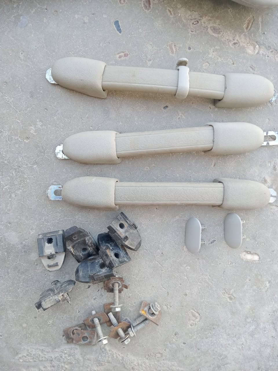 شمسيات لانسر بومه مع يداة تنته
السعر 35 الف مكاني الكرخ ***********
