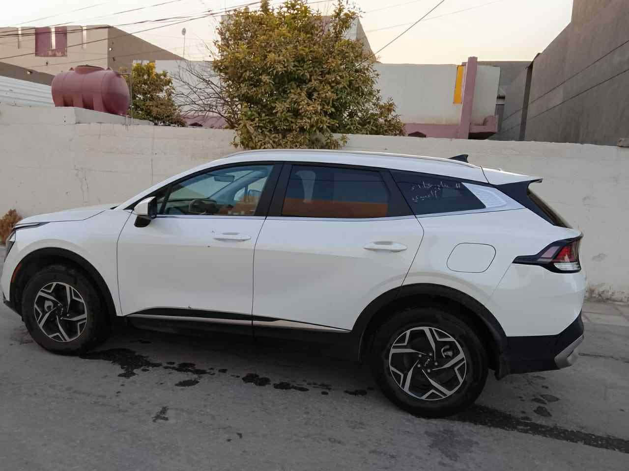 السلام عليكم كيا سبورتج 24 بدون لوحات 
ماشيه 26 سويج بدون أرباك 

صور الحادث موجوده بلمنشور بيه مكانات بارد 

مبدل بيها باب الصدر ودعاميه اماميه نفس ألون 

مواصفات عاديه سويج 

كشن تتفلئ

شاشة جبير

فور ويل

رادار امامي خلفي جانبية

سايد بريك بصمه 

ماشيه ٢٣ 

الاتصال الرقم)***********

السعر 182 وبيه مجال 

المكان بابل حلة, بابل
