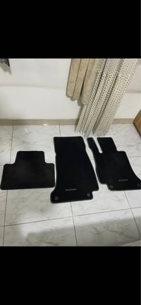 ارضيات مارسيدس c300 اصليه للبيع  السعر 75 الف  عنواني بغداد المنصور 07...