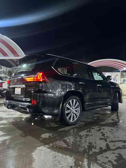 لكزس 
2017 بريم 
سوبر سبورت 
داخل احمر 
فول مواصفات 
ماشية 82 الف كيلو 
مكفولة كفالة عامة عدى بارد بالجاملغ على كد اربع اصابع 
السعر 630 
للاستفسار 
***********
