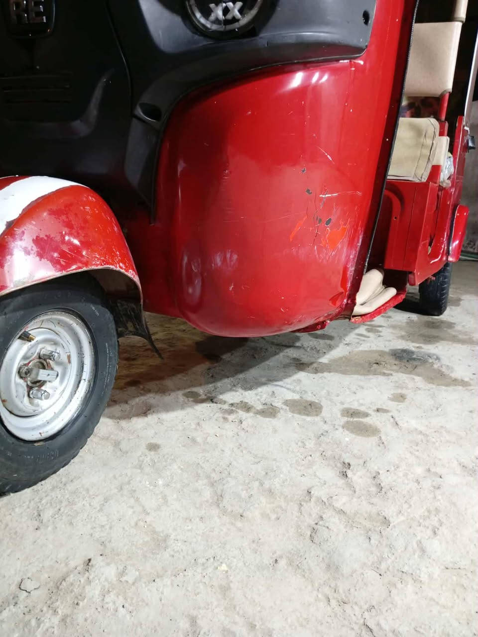 سلام عليكم تكتك 18 رقم رقم واسط لوحات طالعه تحويل ثاني يوم تكتك ما ناقصها شي ابد من ايدك لشارع  ***********
